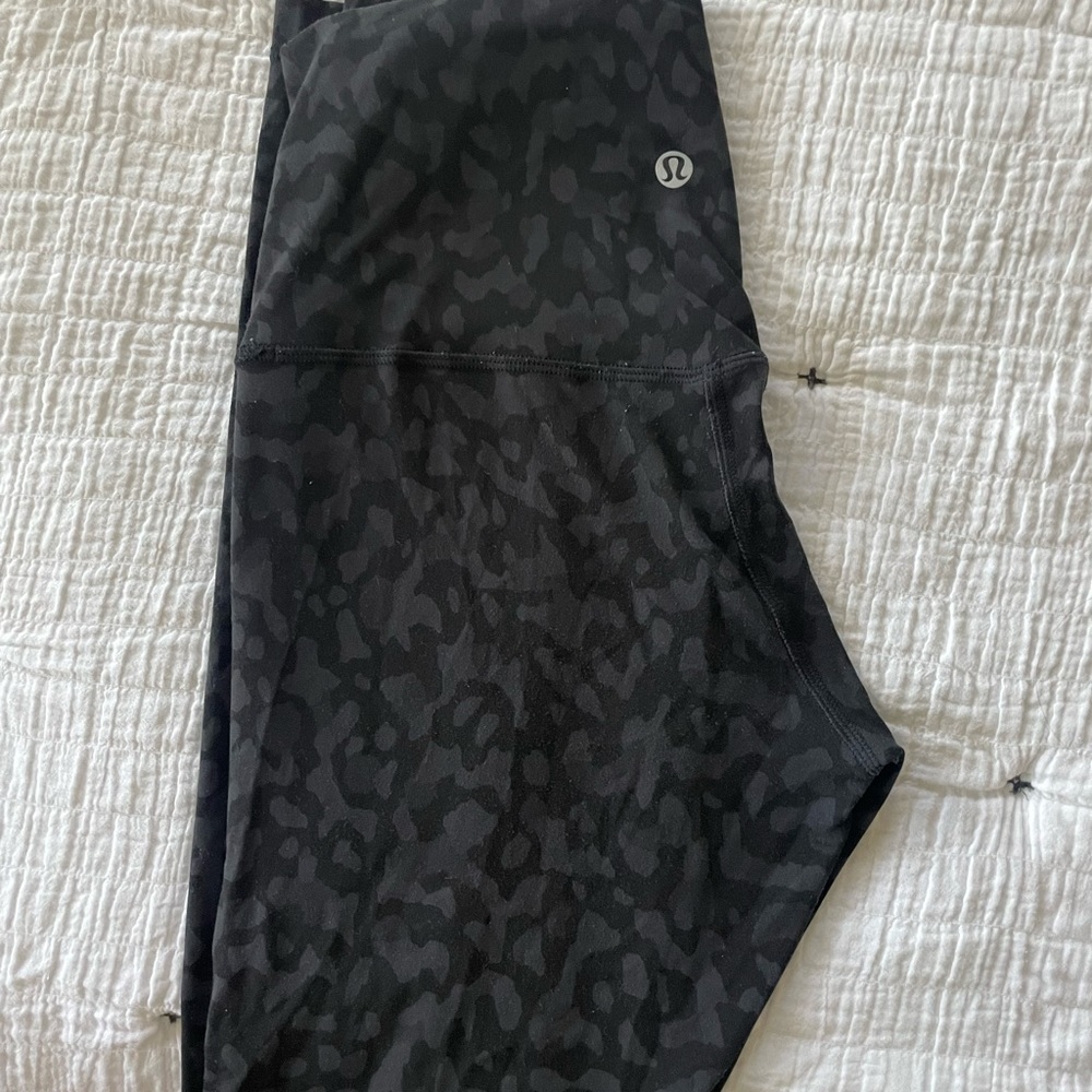 Lululemon Formation Camo Align leggings - Size 6